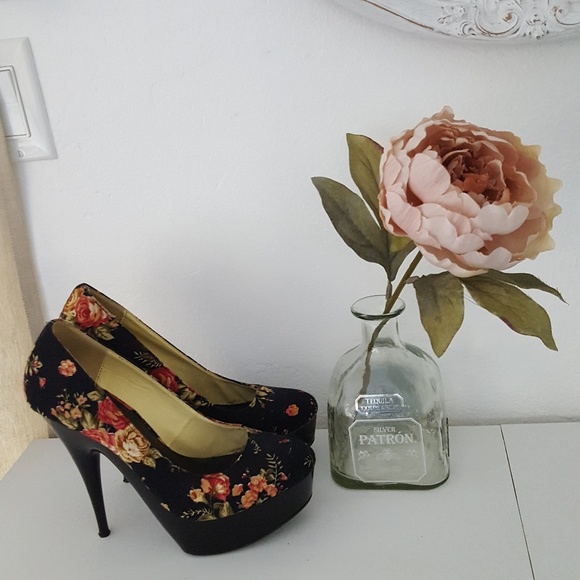 Floral Platform Pump - Picture 5 of 6